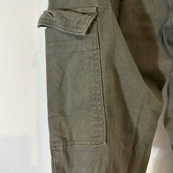 Almost Famous Women Large Green Cargo Pants Joggers Elastic Waistband Casual - Picture 3 of 4